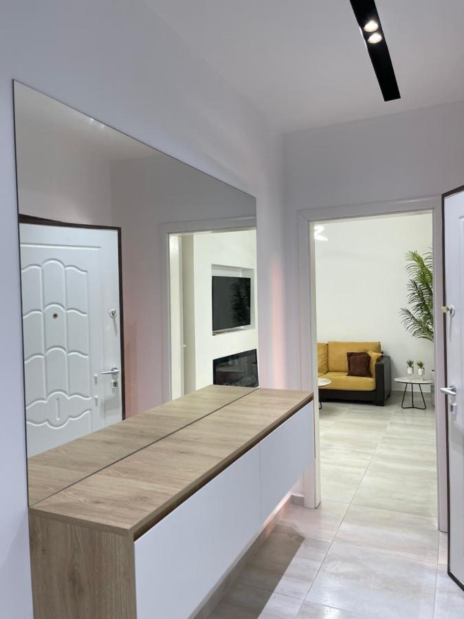 Lungomare Luxury Sea View Apartaments Vlorë Exteriör bild