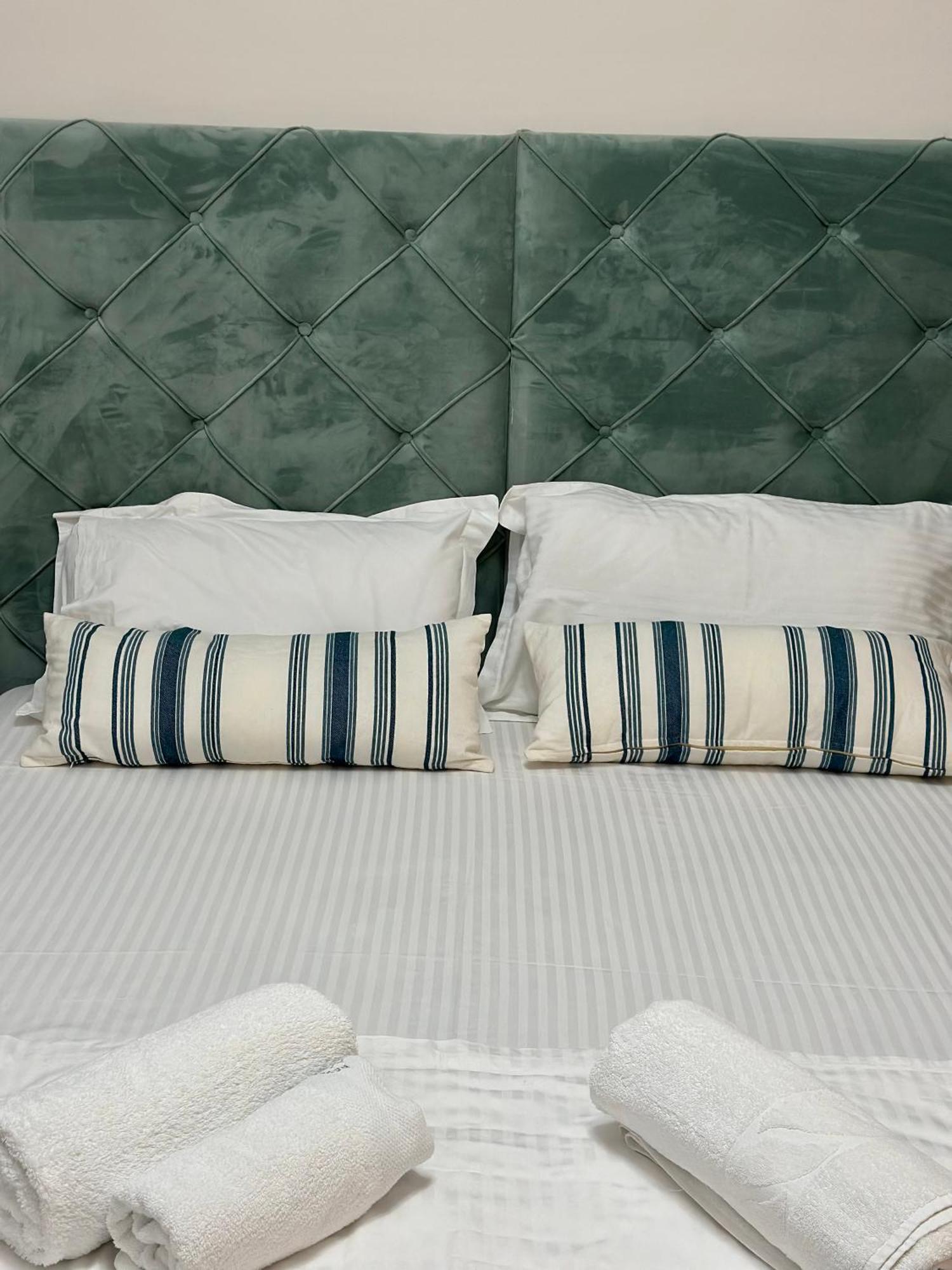 Lungomare Luxury Sea View Apartaments Vlorë Exteriör bild