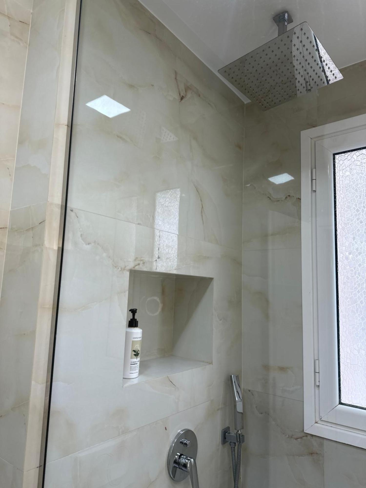 Lungomare Luxury Sea View Apartaments Vlorë Exteriör bild