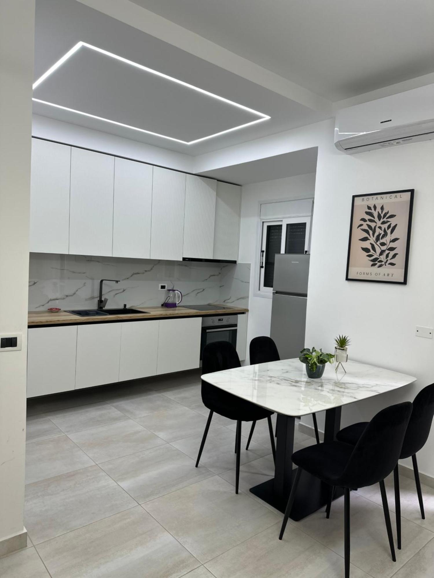 Lungomare Luxury Sea View Apartaments Vlorë Exteriör bild