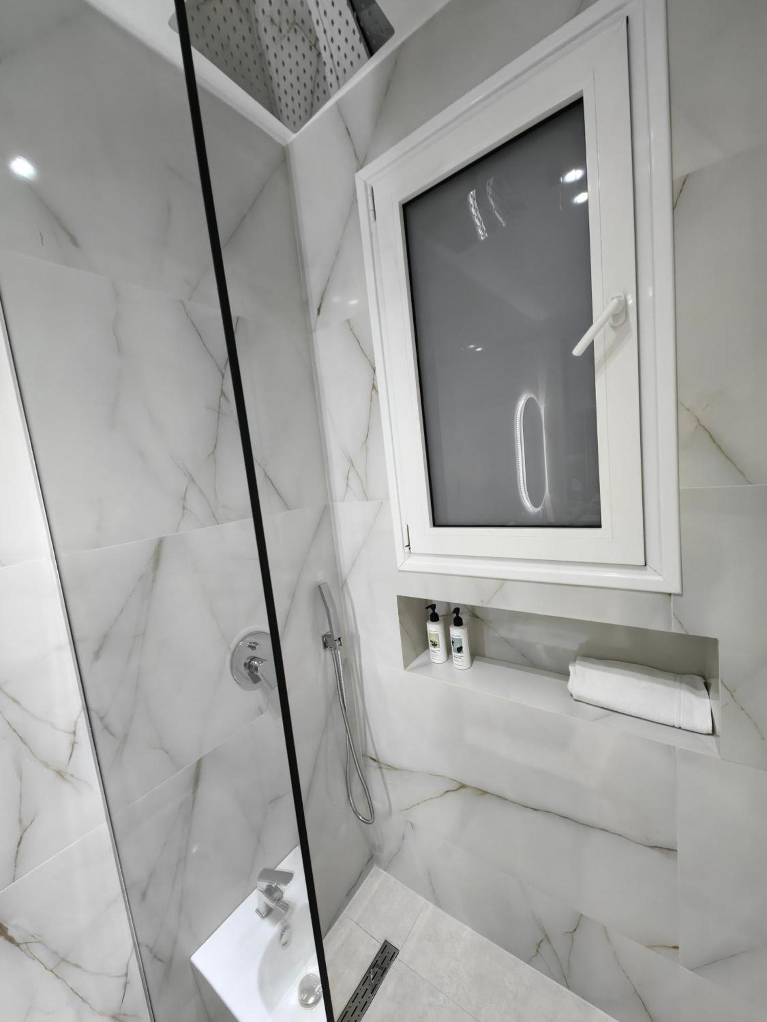 Lungomare Luxury Sea View Apartaments Vlorë Rum bild